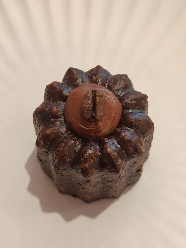 655 College St, Toronto, ON M6G 1B7