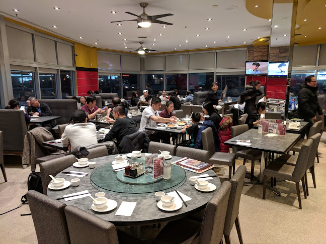 1423 Centre St N, Calgary, AB T2E 2R8