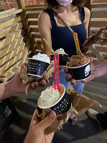 1418 Dundas St W, Toronto, ON M6J 1Y5