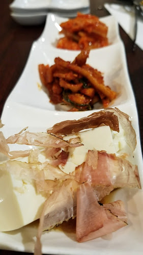 Comentarii opinii despre Meat table 육첩반상 (Hwaro Korean BBQ)