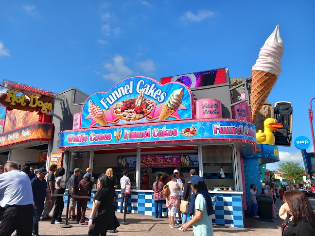 Funnel Cakes - Hospitality and gastronomy