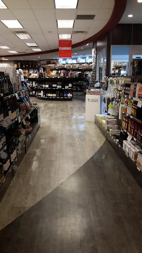 Opinii despre Southglen Liquor Mart în Winnipeg - Hospitality and gastronomy
