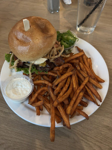 Comentarii opinii despre The Proper Eats & Drinks