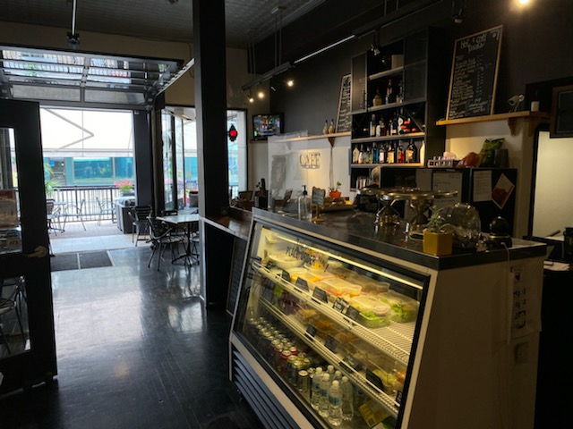 Mane Street Cafe and Lounge