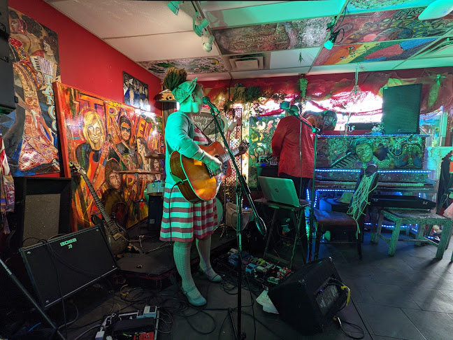 A Boutique Gallery Bar by Gracie Jane