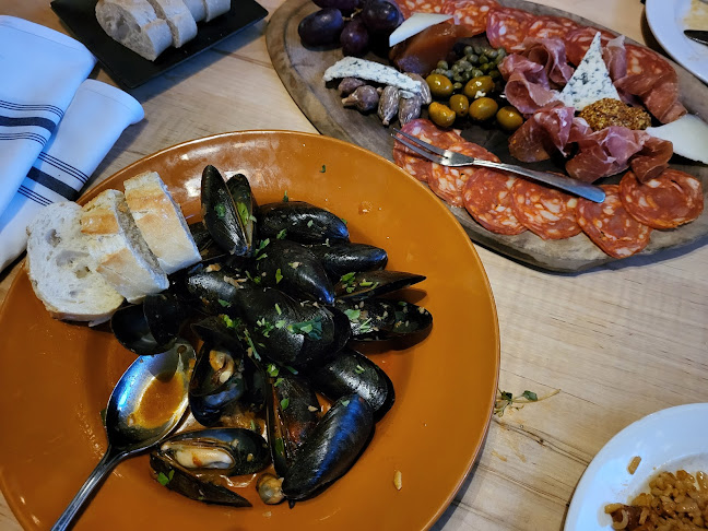 230 Commerce Valley Dr E #2, Thornhill, ON L3T 7Y3