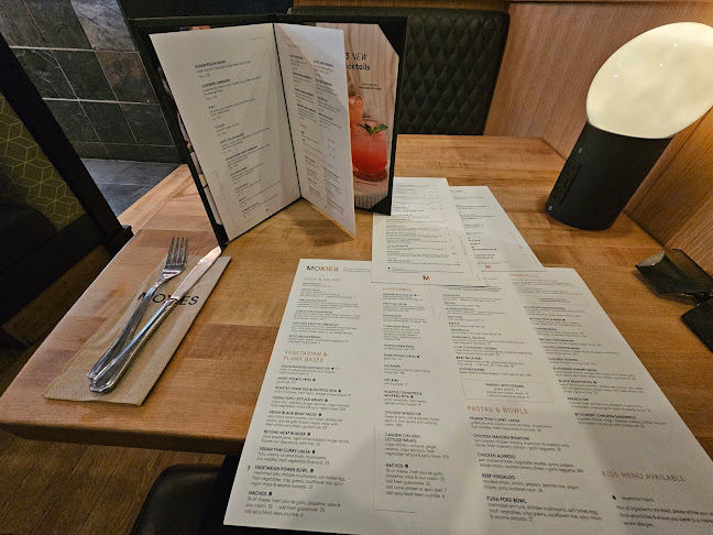 Moxies Calgary Downtown Restaurant - Calgary