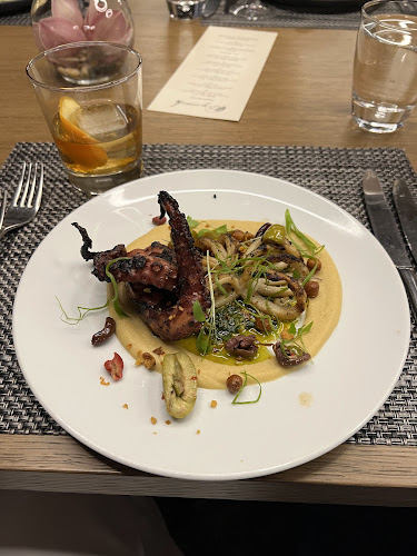 66 Wellington St W, Toronto, ON M5K 1J3