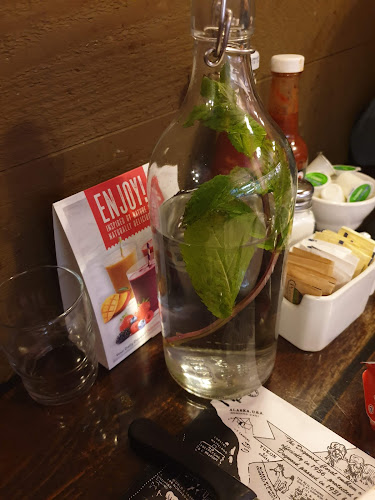 Tomahawk Restaurant - Hospitality and gastronomy