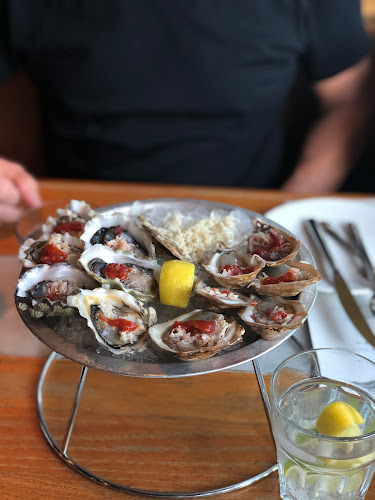 100 Adelaide St E, Toronto, ON M5C 1K9