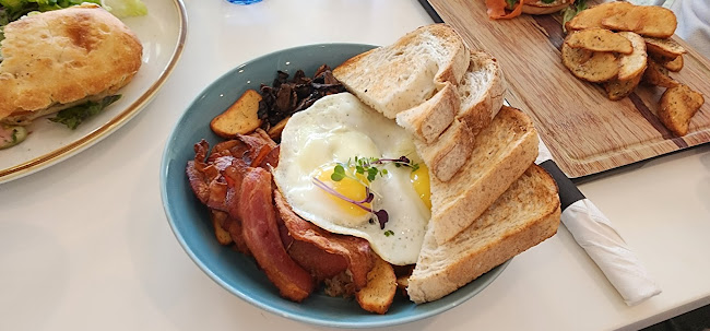 Comentarii opinii despre A Ladybug Bakery and Cafe