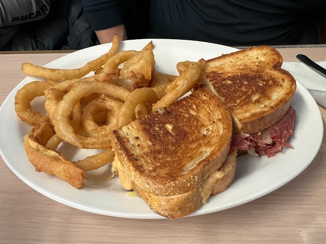 A & V Drive-In - Hospitality and gastronomy