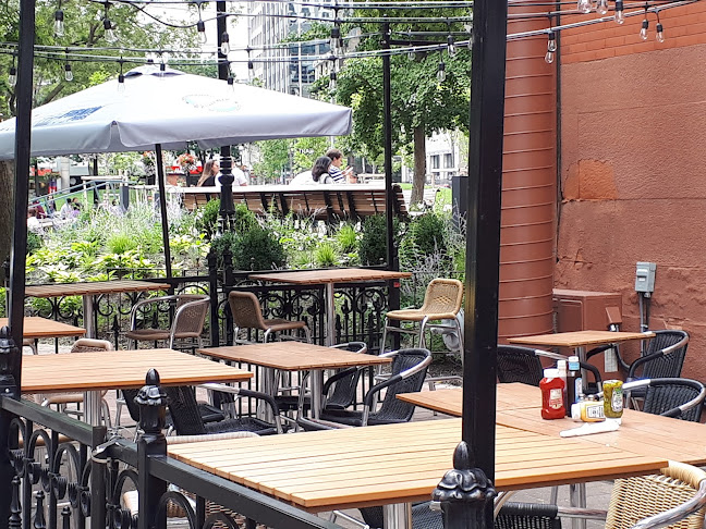 49 Wellington St E, Toronto, ON M5E 1C9