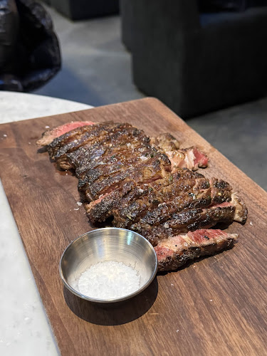 Opinii despre RH Courtyard Restaurant at RH Toronto în Toronto - Hospitality and gastronomy