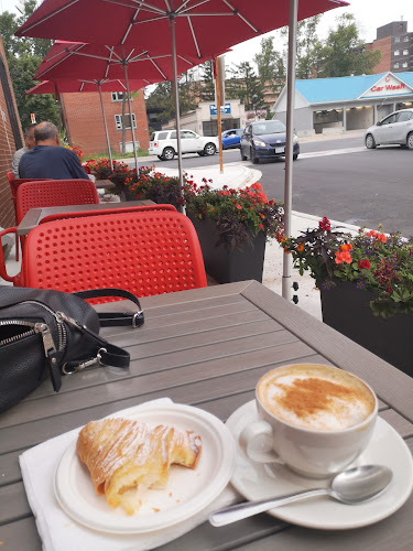 331 Lakeshore Rd E, Mississauga, ON L5G 1H4