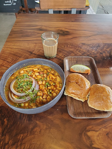 Mumbai local - Hospitality and gastronomy