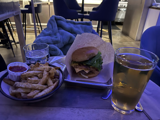 Chit Chat Burger Bar - Hospitality and gastronomy