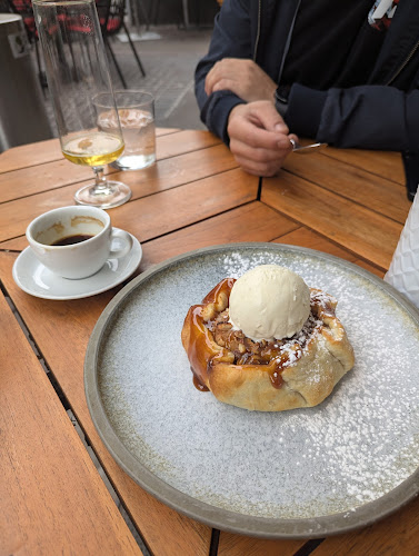 101 8 Ave SW SW, Calgary, AB T2P 1B4