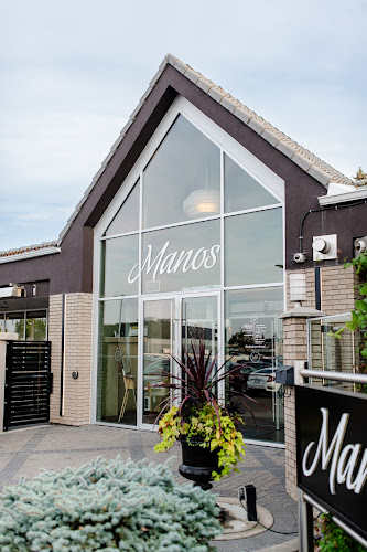 Mano's Restaurant & Lounge