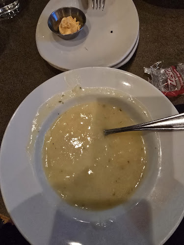 Mano's Restaurant & Lounge - Saskatoon