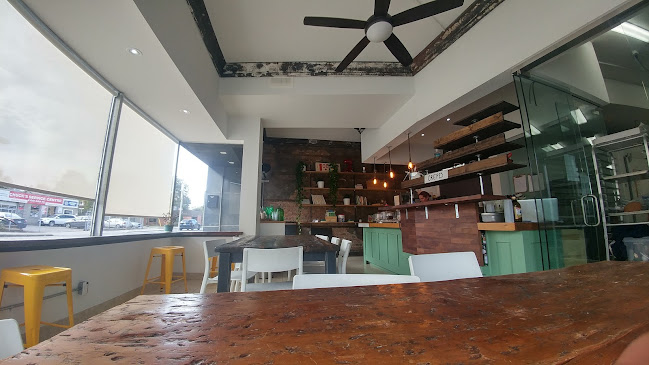 811 King St E, Hamilton, ON L8M 1A8