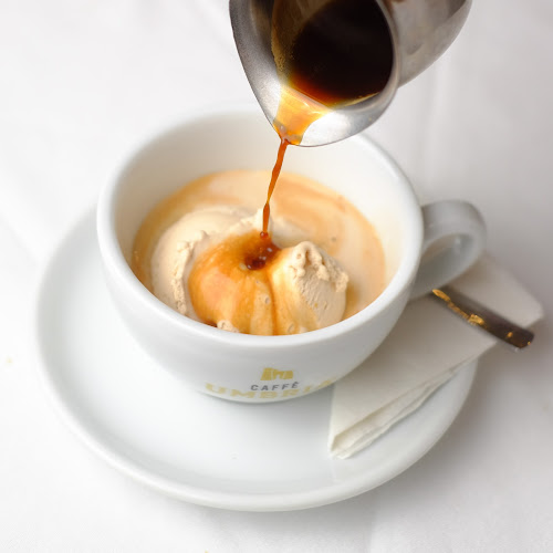 1222 Robson St, Vancouver, BC V6E 1C1