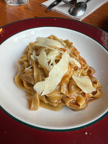 Hank's *A Restaurant - Hospitality and gastronomy