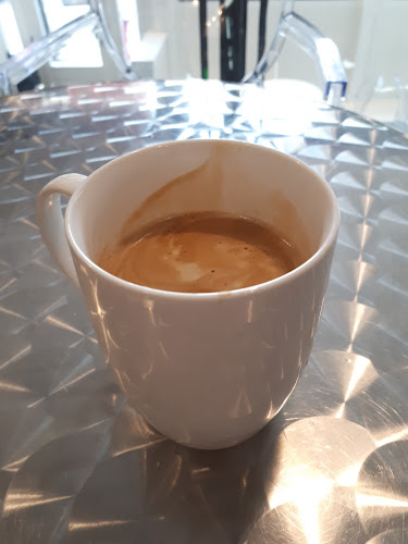 Nom Nom's Yogurt Bar & Cafe - Brampton