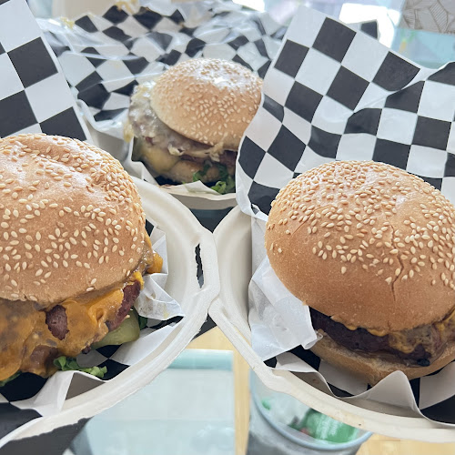 Woody Wood Burger - Hospitality and gastronomy