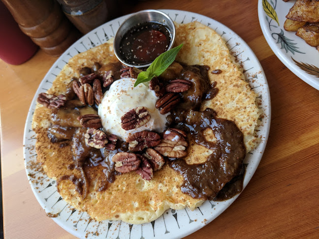 919 Fort St, Victoria, BC V8V 3K3