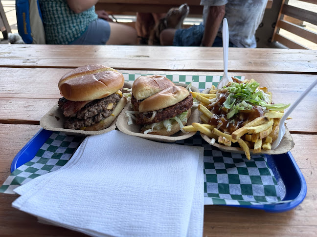 Comentarii opinii despre L'Authentique Poutine and Burgers