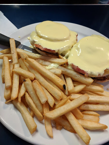 Three Coins Open Kitchen& Breakfast and Lunch - Hospitality and gastronomy