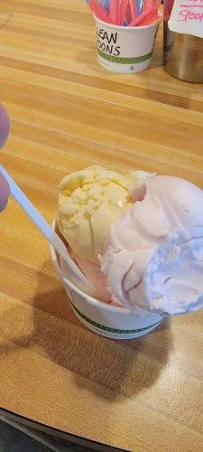 Comentarii opinii despre The Crosswalk Cafe