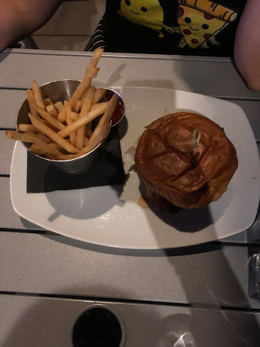 Opinii despre Hooded Merganser Restaurant în Penticton - Hospitality and gastronomy