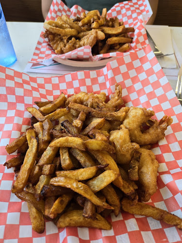 Ches's Famous Fish & Chips - Hospitality and gastronomy