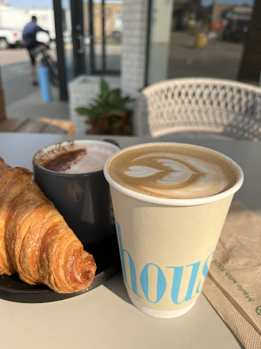 Comentarii opinii despre Poolhouse Cafe & Roastery- Formerly Madhatter Coffee Roastery