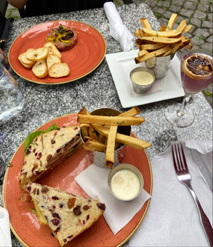 Social Restaurant + Lounge - Hospitality and gastronomy