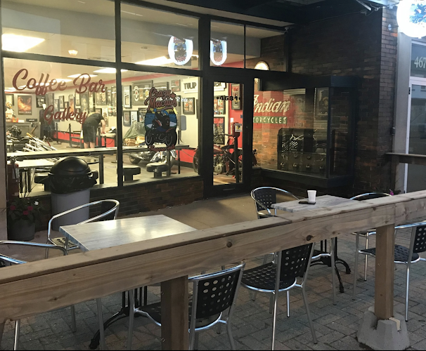 Comentarii opinii despre Crazy Macaws Motorcycle Museum & Café