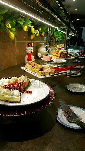 Maple Leaf Queen's Buffet - Hospitality and gastronomy