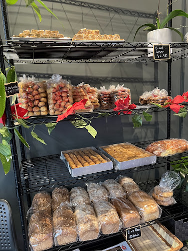 3141 W Broadway, Vancouver, BC V6K 2H2