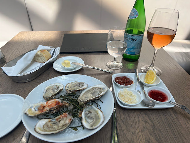 100 Cumberland St, Toronto, ON M5R 1A6