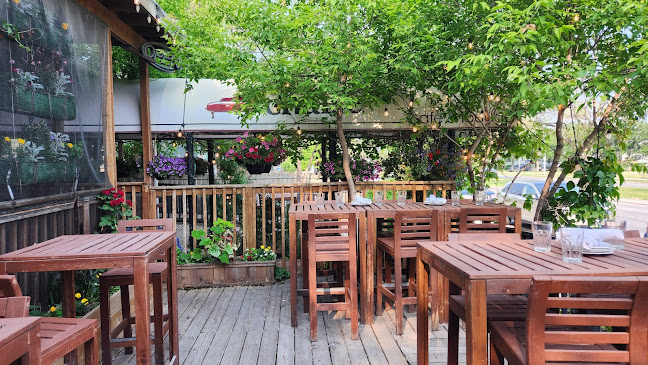 Chaise Café & Lounge