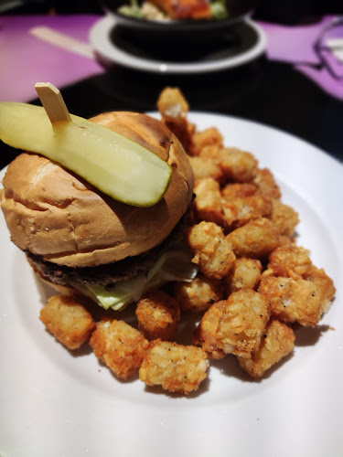 Belleville's - Victoria