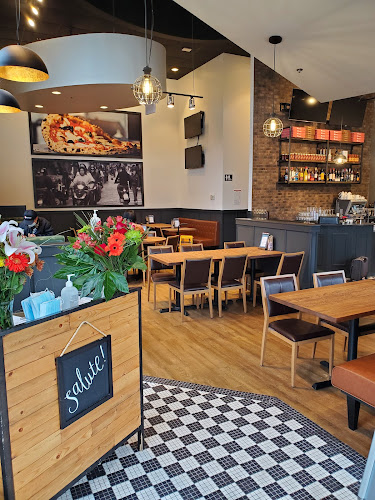 Comentarii opinii despre Famoso Italian Pizzeria - Coquitlam Centre