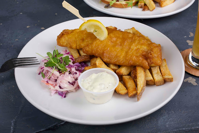 1052 Deep Cove Rd, North Vancouver, BC V7G 1S3