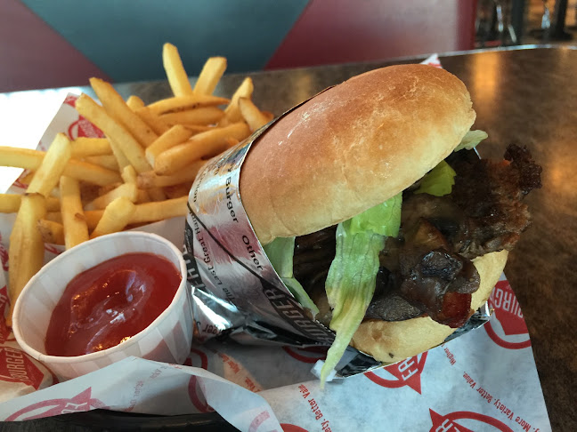 Fatburger Deerfoot - Hospitality and gastronomy