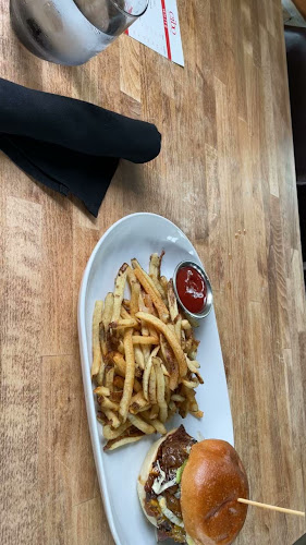 Opinii despre Cibo Waterfront Cafe în Winnipeg - Hospitality and gastronomy