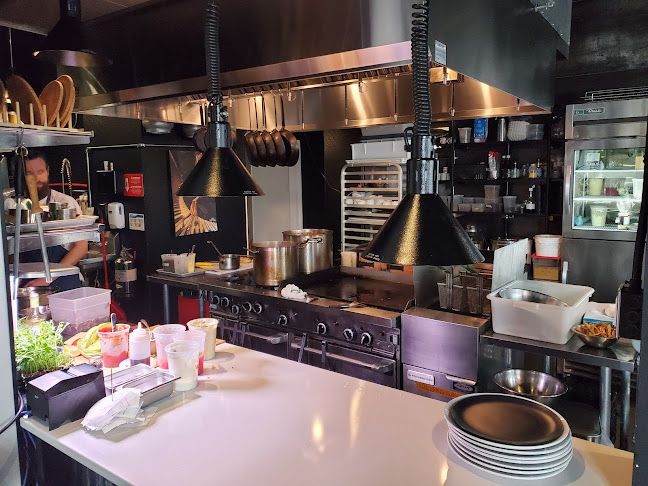 Comentarii opinii despre March Hare