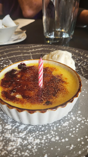 Mano's Restaurant & Lounge - Saskatoon