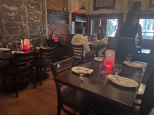 515 Yates St, Victoria, BC V8W 1K7